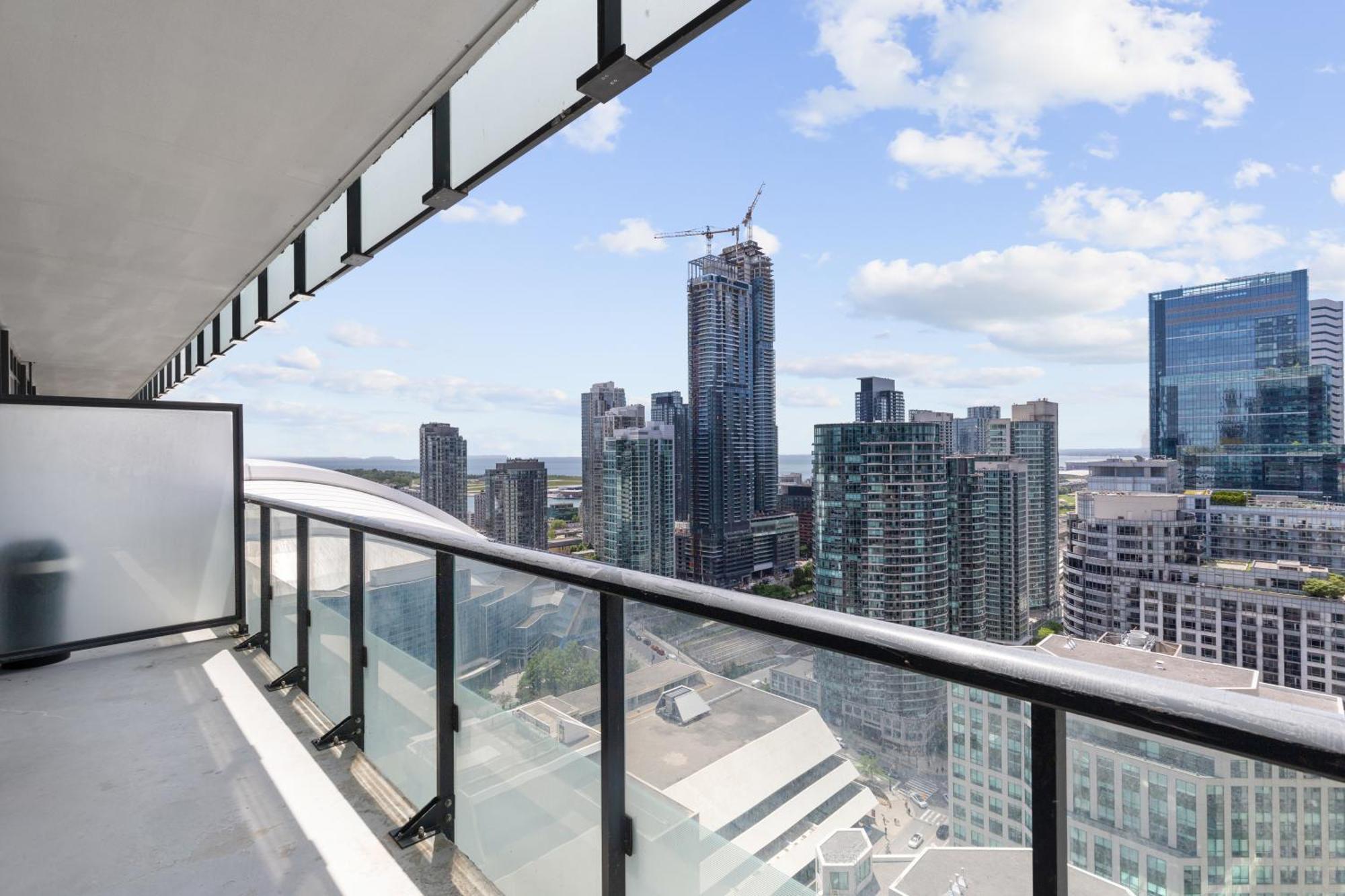 Executive Suite-Lakeview-Free Parking Toronto Bagian luar foto
